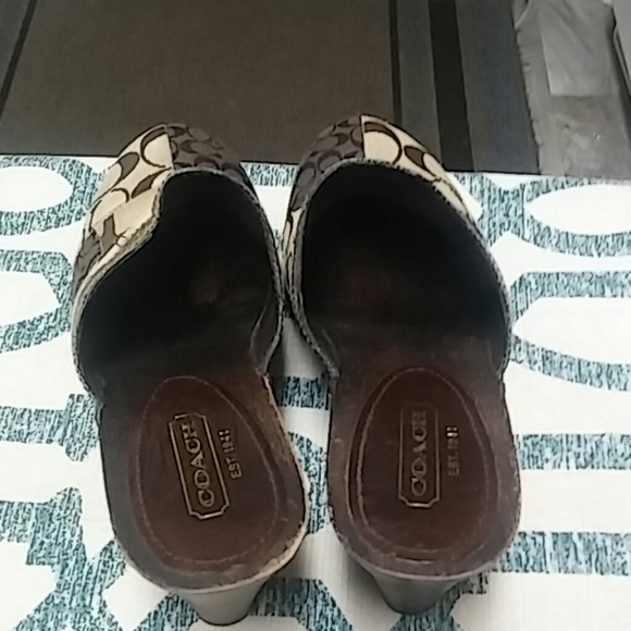 SHOES - Picture 4 of 6